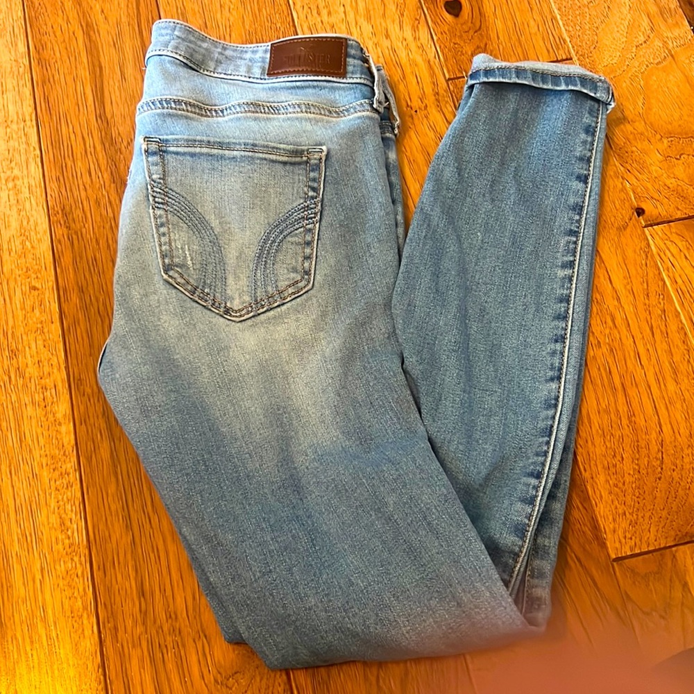Women's Hollister Jeans! Low Rise Super Skinny Crop Jeans! Size 3R W 26 L 26
